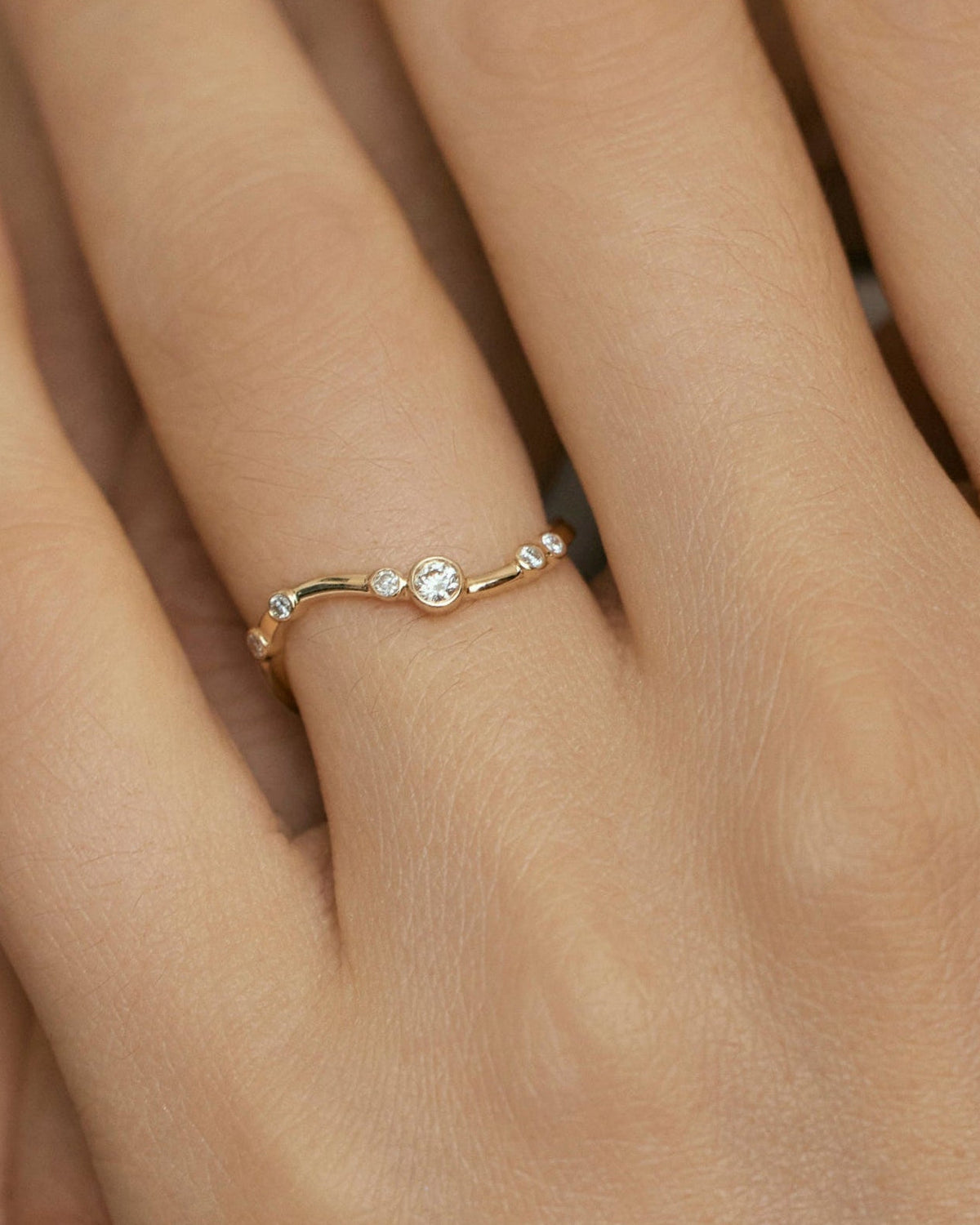 Heirloom Wave Bubble 0.16ct 6 Diamond Ring