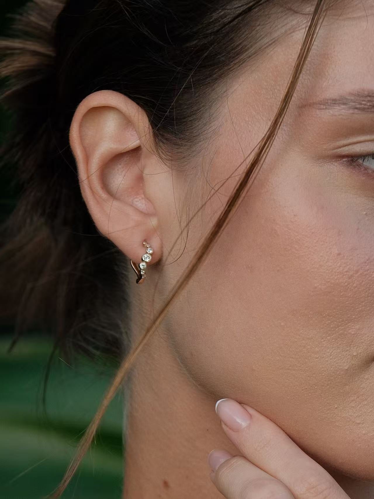 Heirloom Wave 7 Diamond Hoop Earrings 14mm