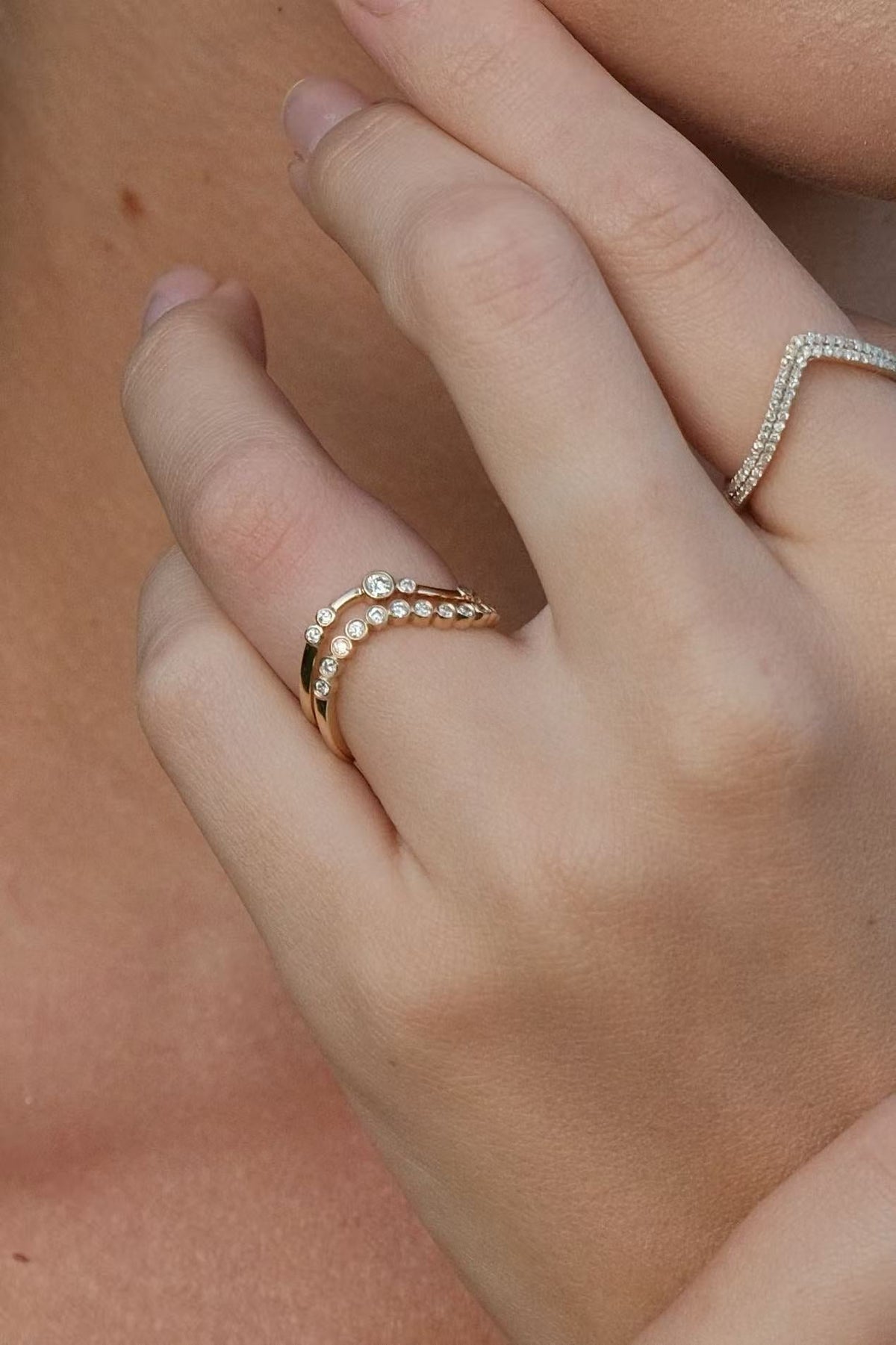 Heirloom Wave Bubble 0.26ct 13 Diamond Ring