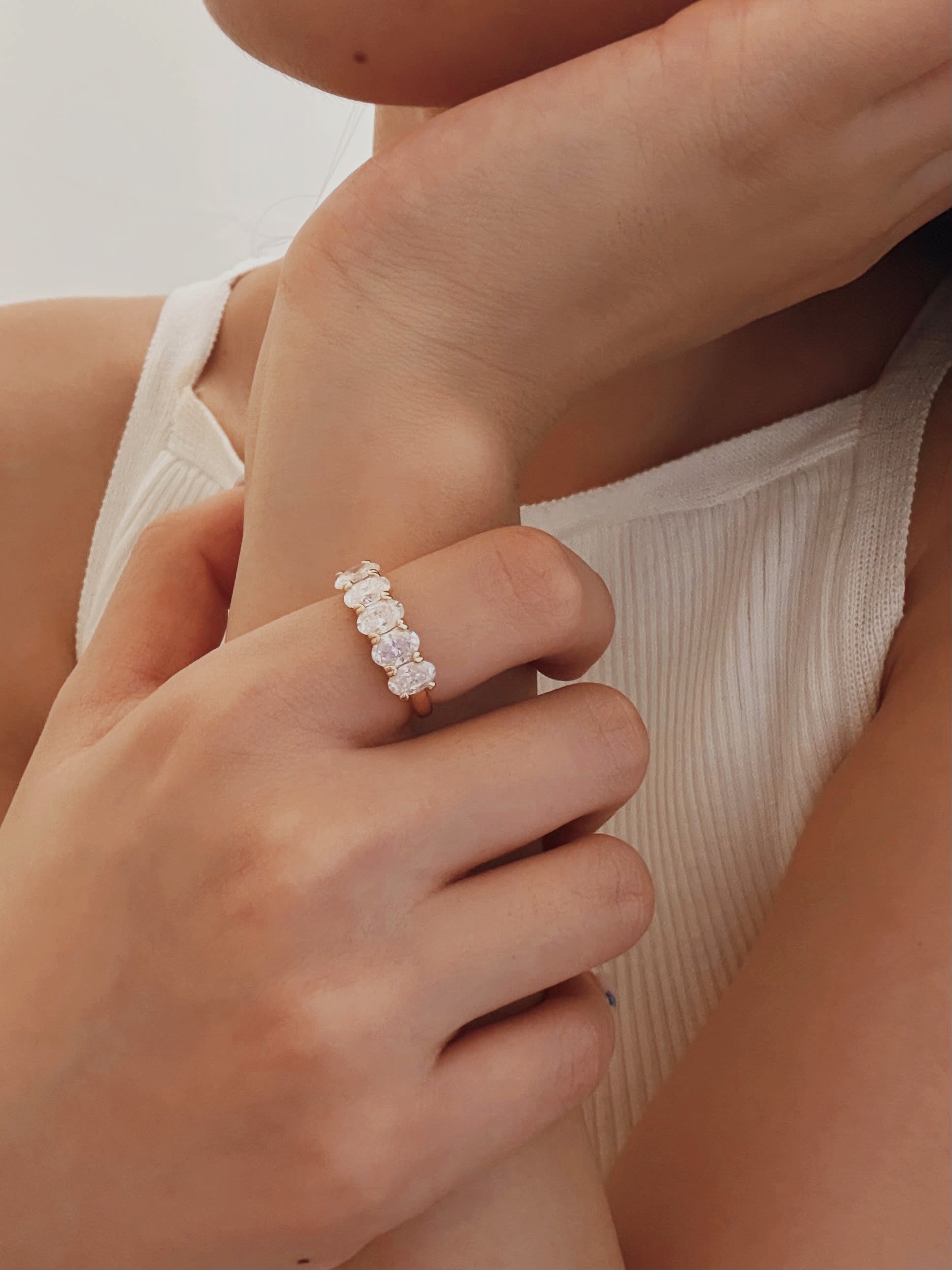 24 Hours Oval Cut Claw Set Moissanite Semi Eternity Ring 1.5ct