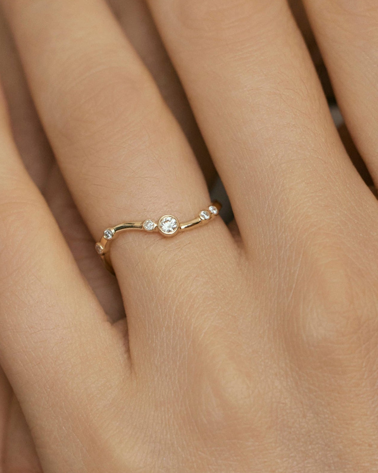 Heirloom Wave Bubble 0.16ct 6 Diamond Ring